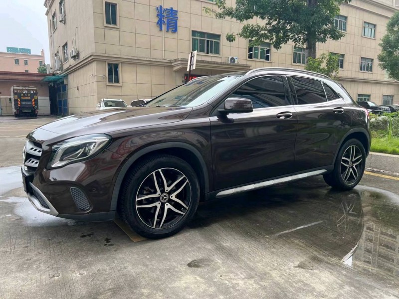 东莞17年奔驰GLA2