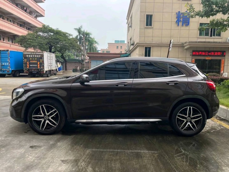 东莞17年奔驰GLA8