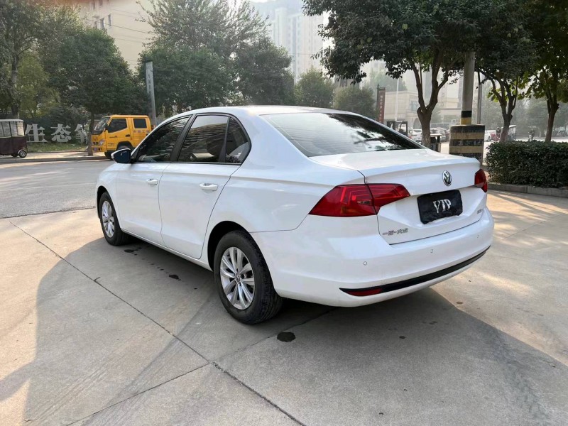 济宁17年大众宝来8