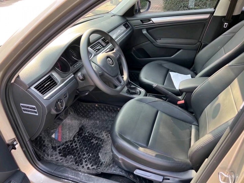 济宁17年大众宝来4