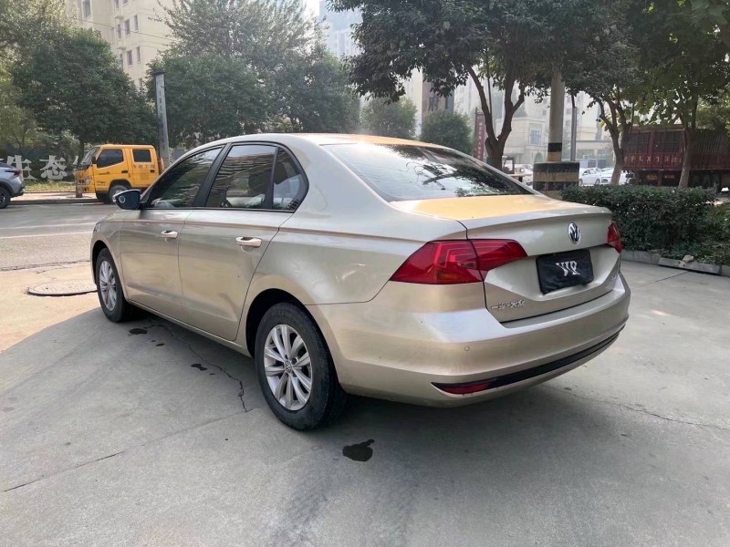 济宁17年大众宝来6