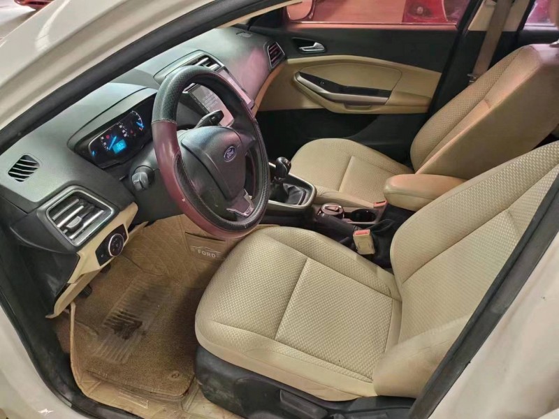 济宁17年福特福睿斯4