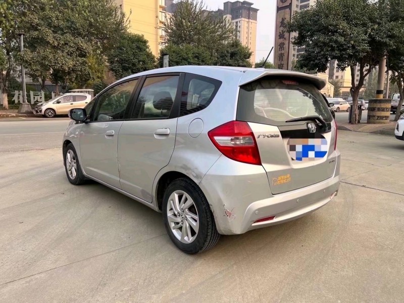 济宁14年本田飞度7