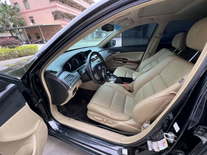 东莞12年本田雅阁6