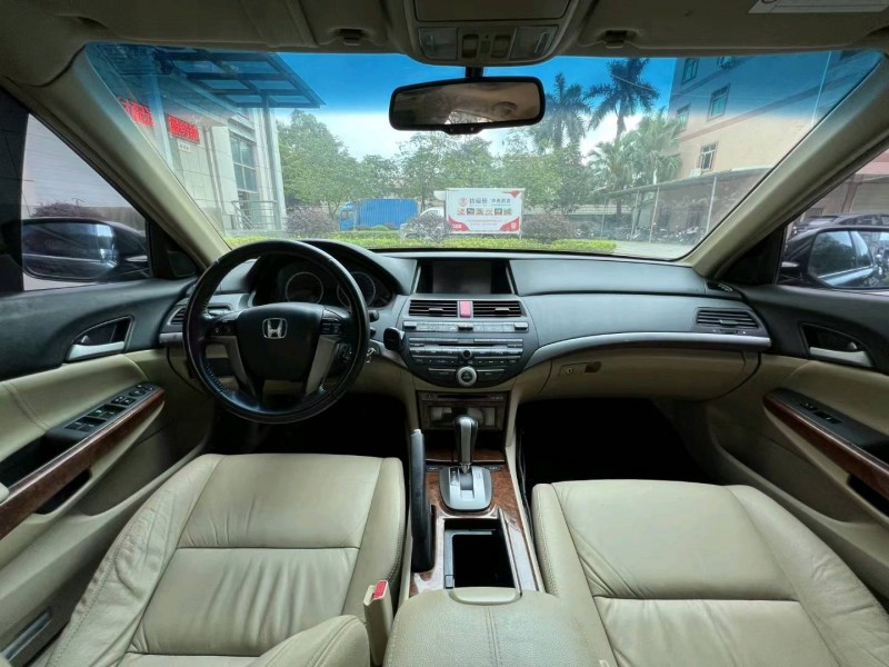 东莞12年本田雅阁8