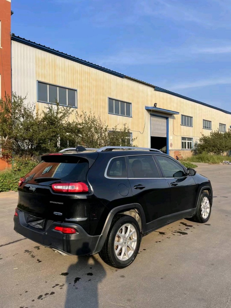 沈阳16年Jeep自由光9