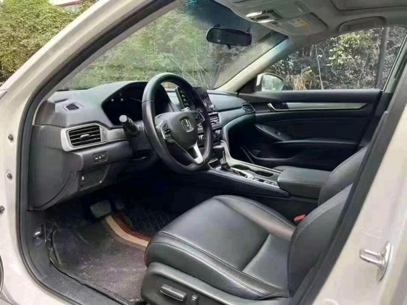 湖州20年本田雅阁8