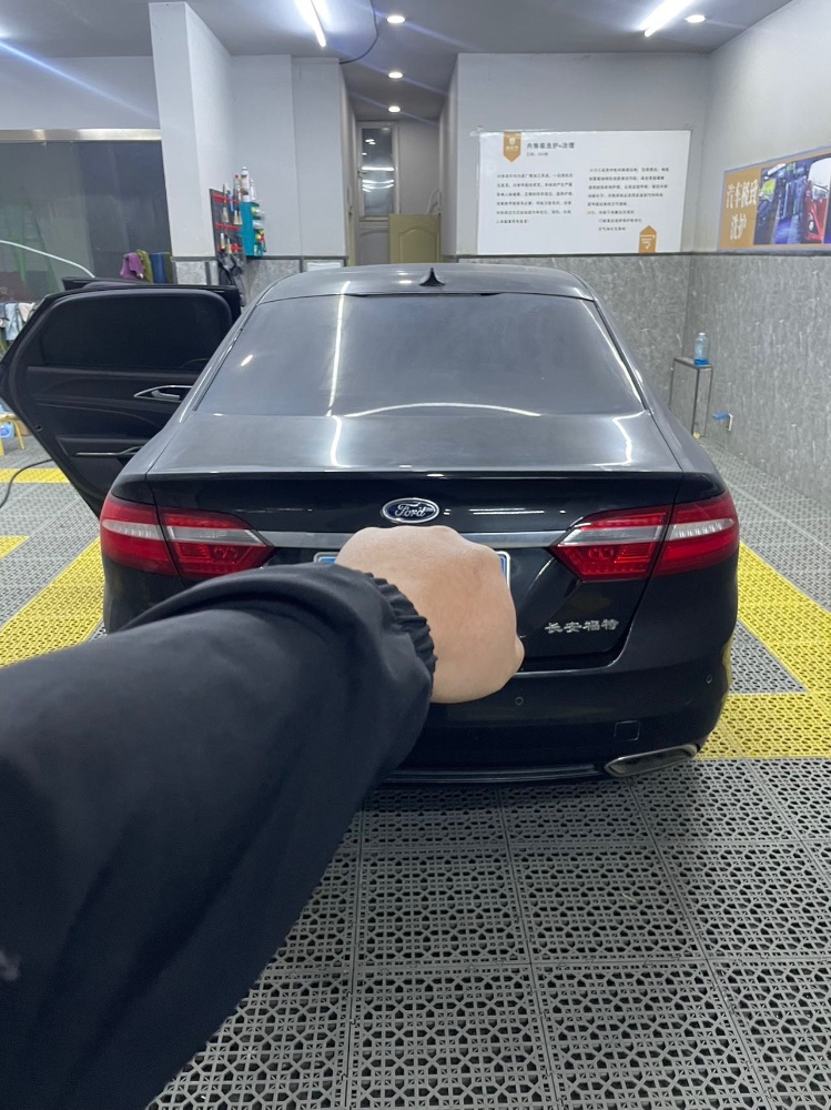 巴彥淖爾16年福特金牛座3