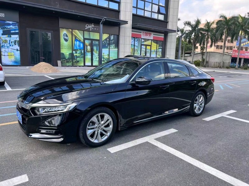 深圳21年本田雅阁3