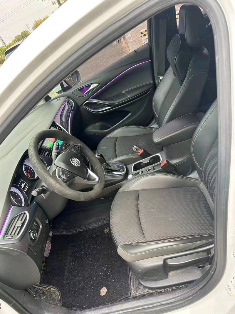 青岛17年别克威朗4