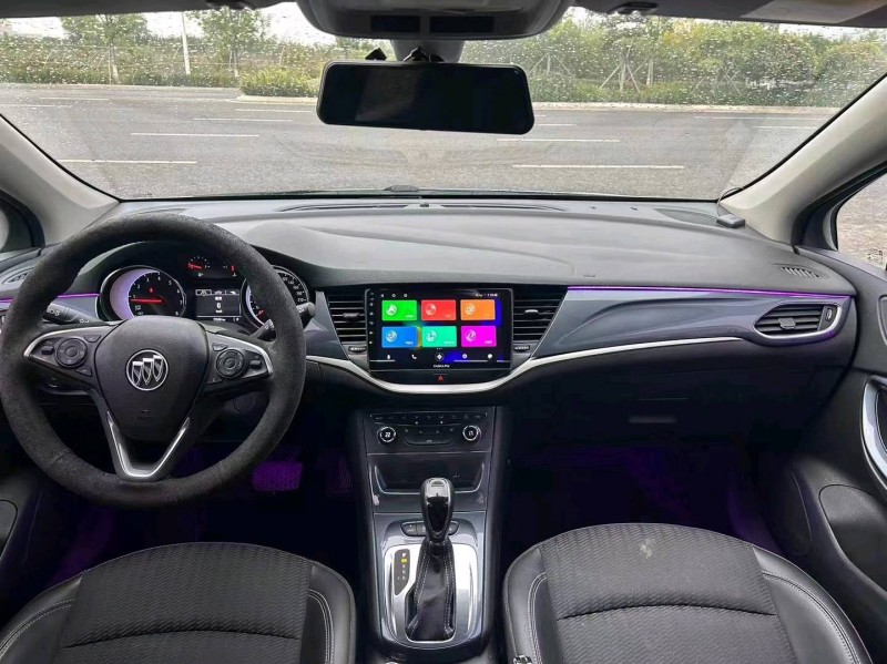 青岛17年别克威朗5