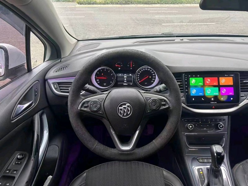 青岛17年别克威朗6