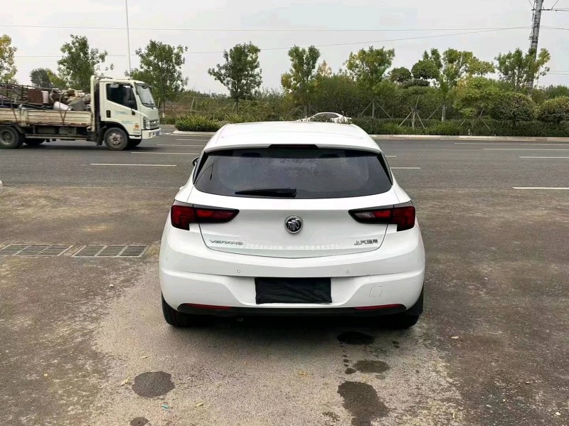 青岛17年别克威朗9