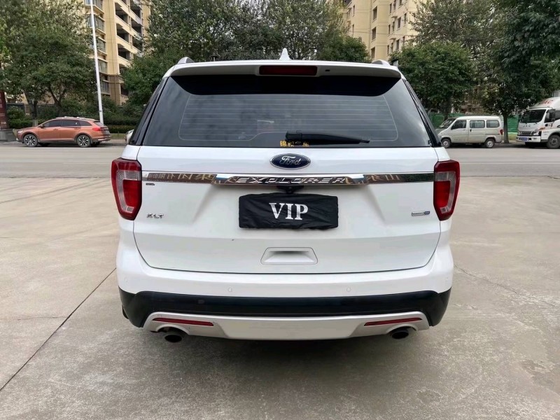 济宁16年福特探险者9