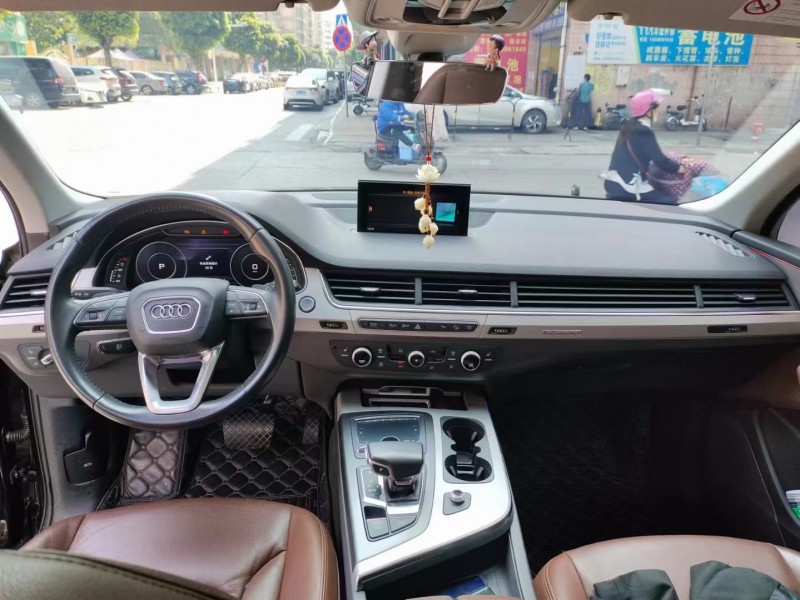 济宁19年奥迪Q76