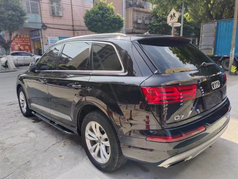 济宁19年奥迪Q77