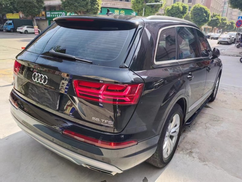 济宁19年奥迪Q78