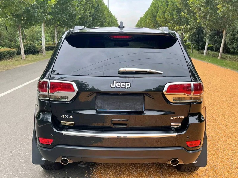 徐州14年Jeep大切诺基8