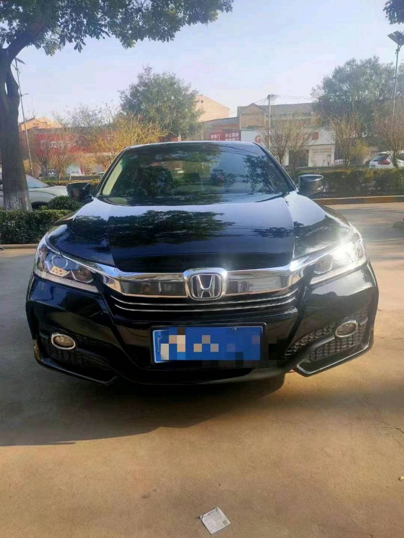 珠海17年本田雅阁1