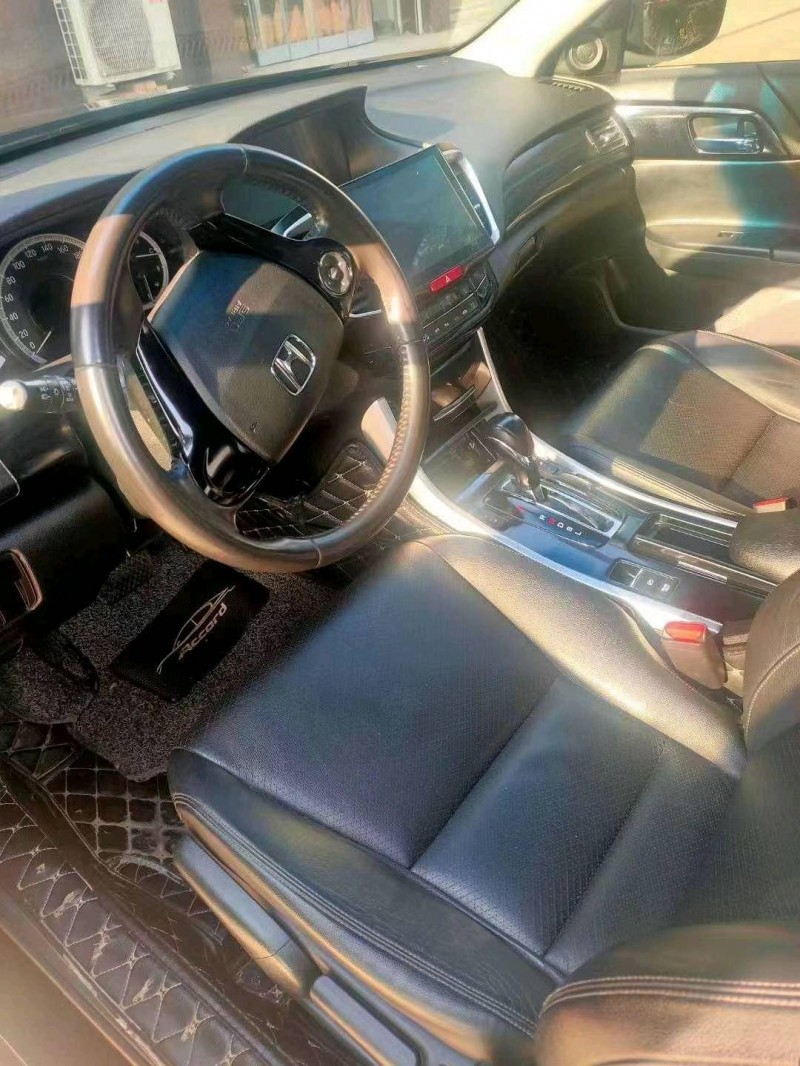 珠海17年本田雅阁8