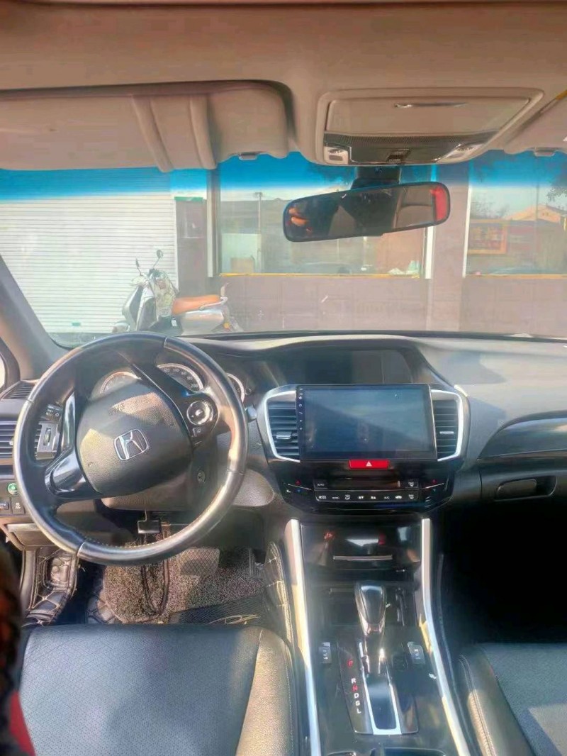 珠海17年本田雅阁9
