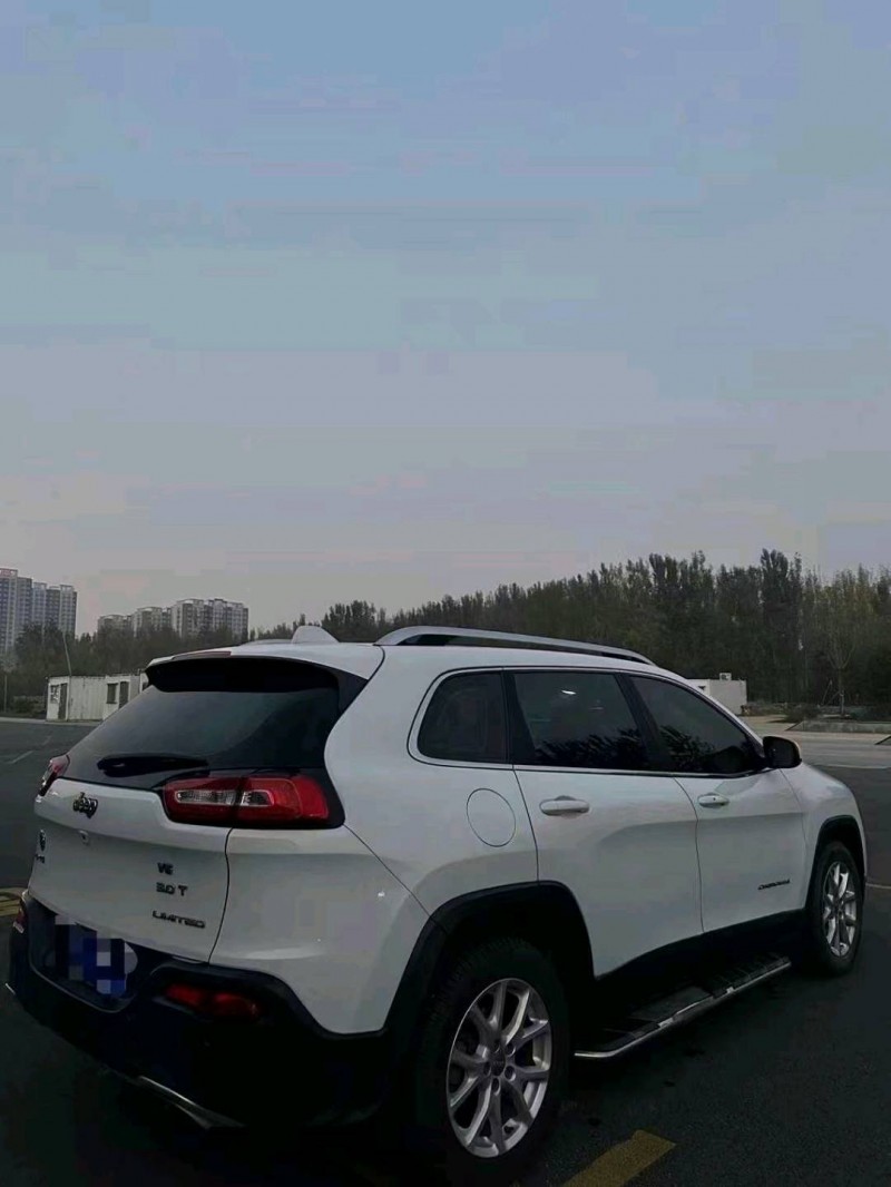 枣庄17年Jeep自由光7