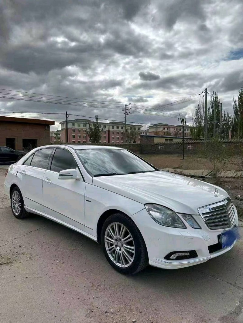 东营10年奔驰E8