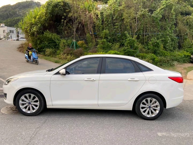 广州17年福特福克斯4