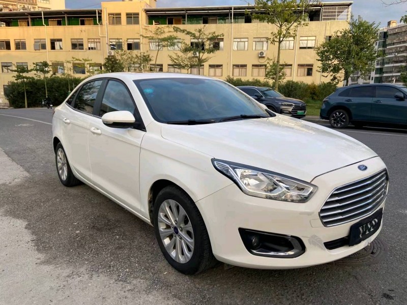 广州17年福特福睿斯3