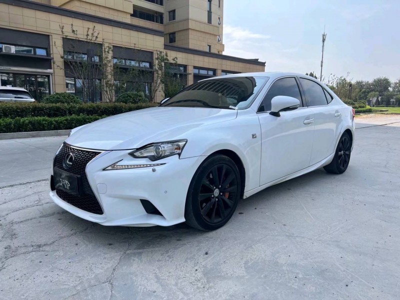 济宁16年雷克萨斯IS3