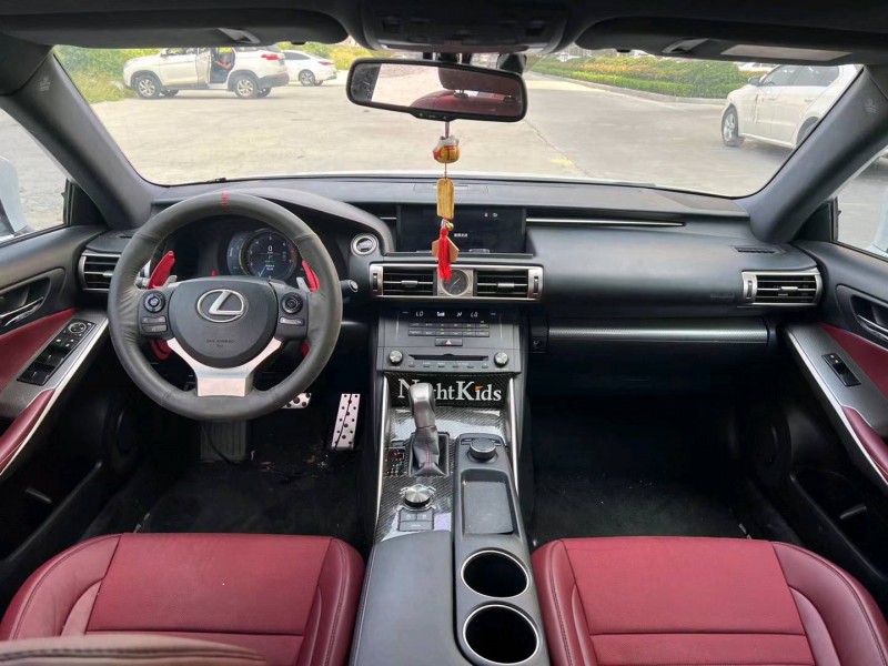 济宁16年雷克萨斯IS5