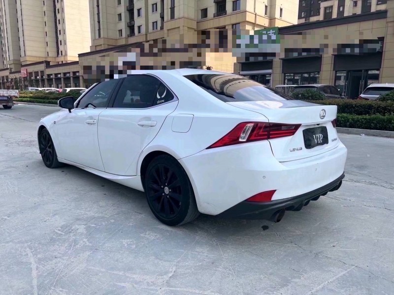 济宁16年雷克萨斯IS7