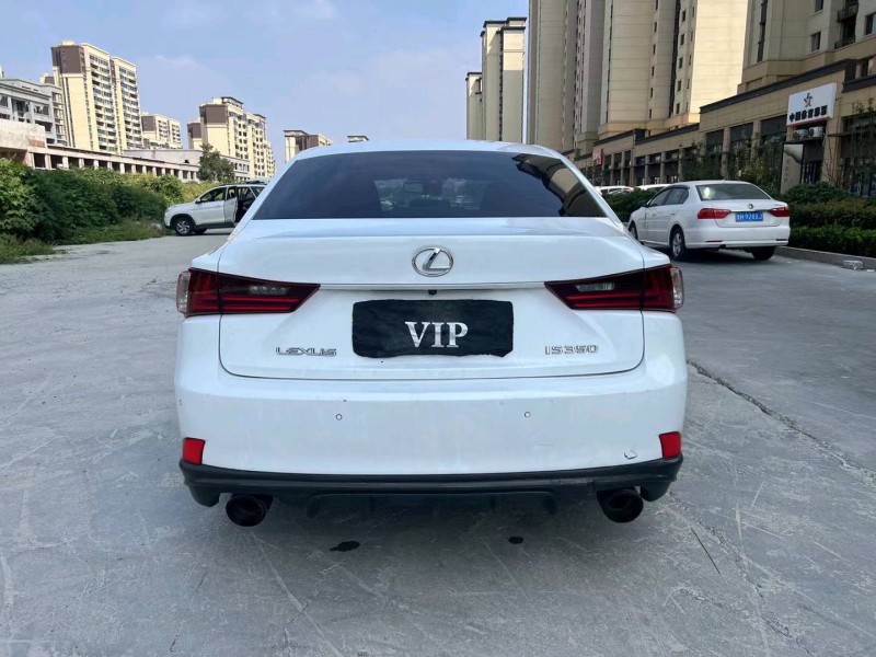 济宁16年雷克萨斯IS8