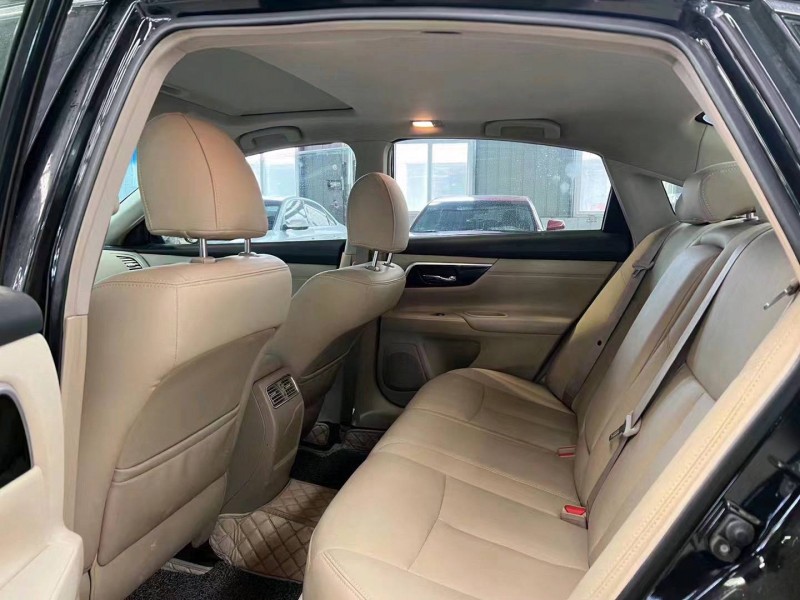 济宁19年日产天籁5