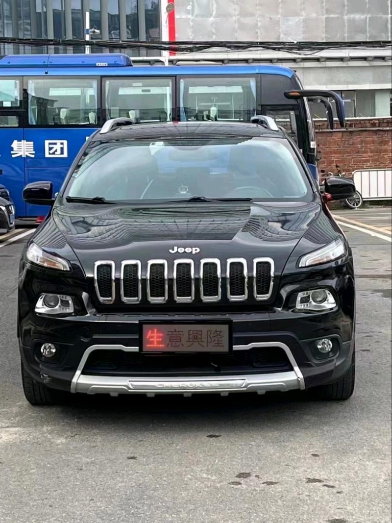 广州16年Jeep自由光1
