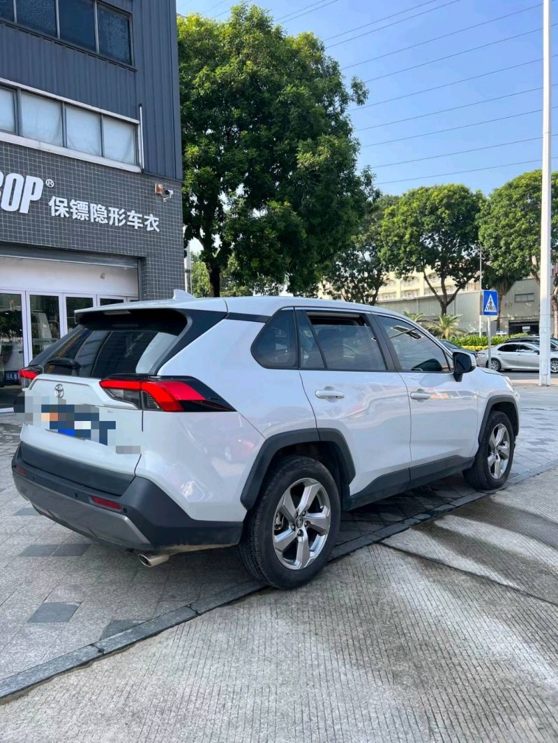 东莞21年丰田RAV47