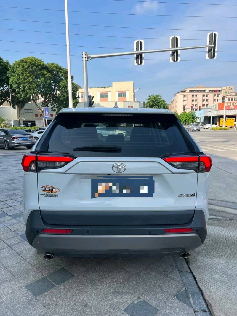 东莞21年丰田RAV49