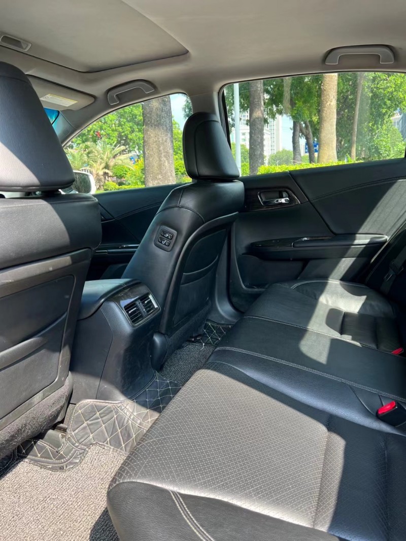 东莞16年本田雅阁6