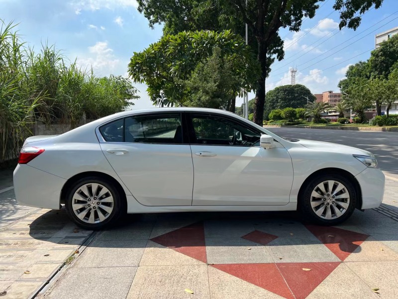 东莞16年本田雅阁8