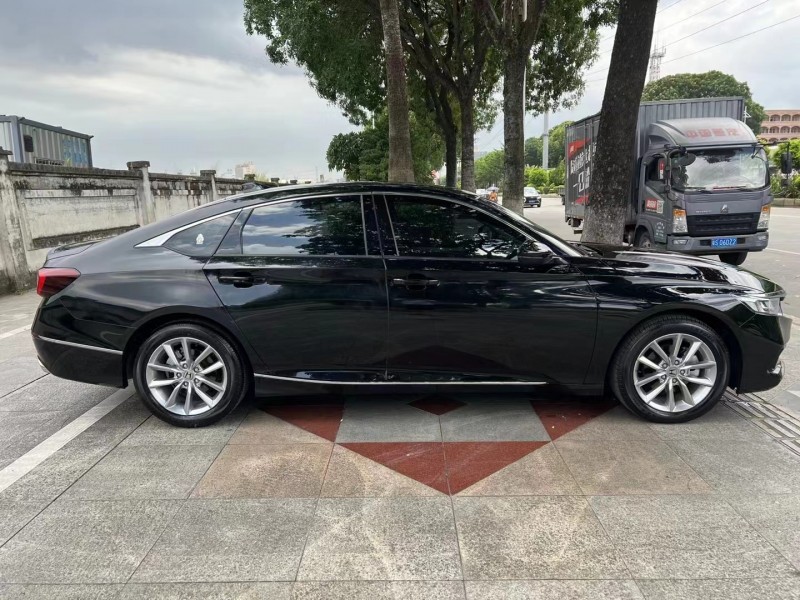 东莞22年本田雅阁7