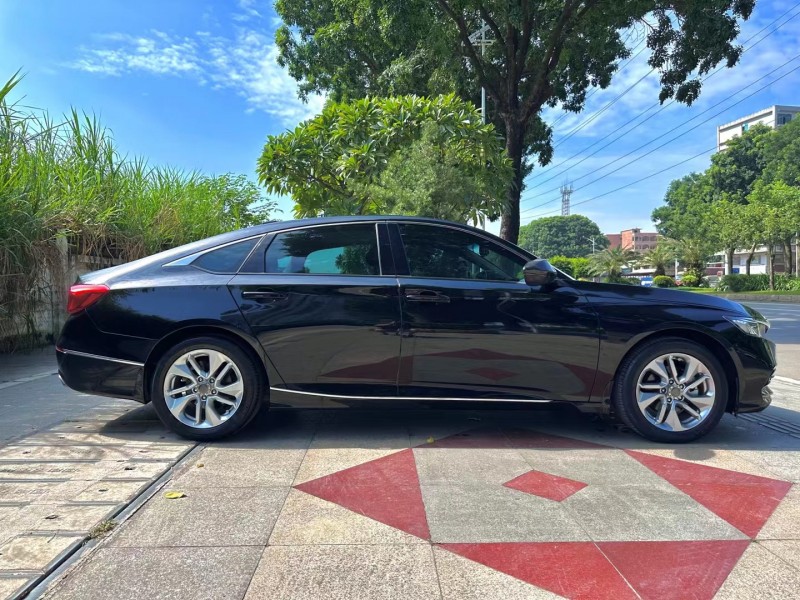 东莞18年本田雅阁5