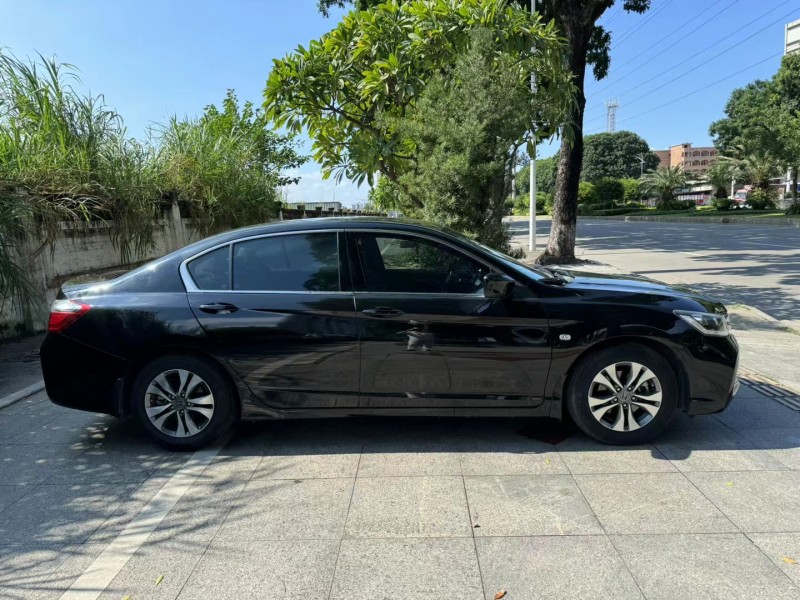 东莞15年本田雅阁8