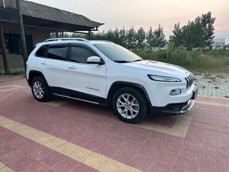 徐州17年Jeep自由光2