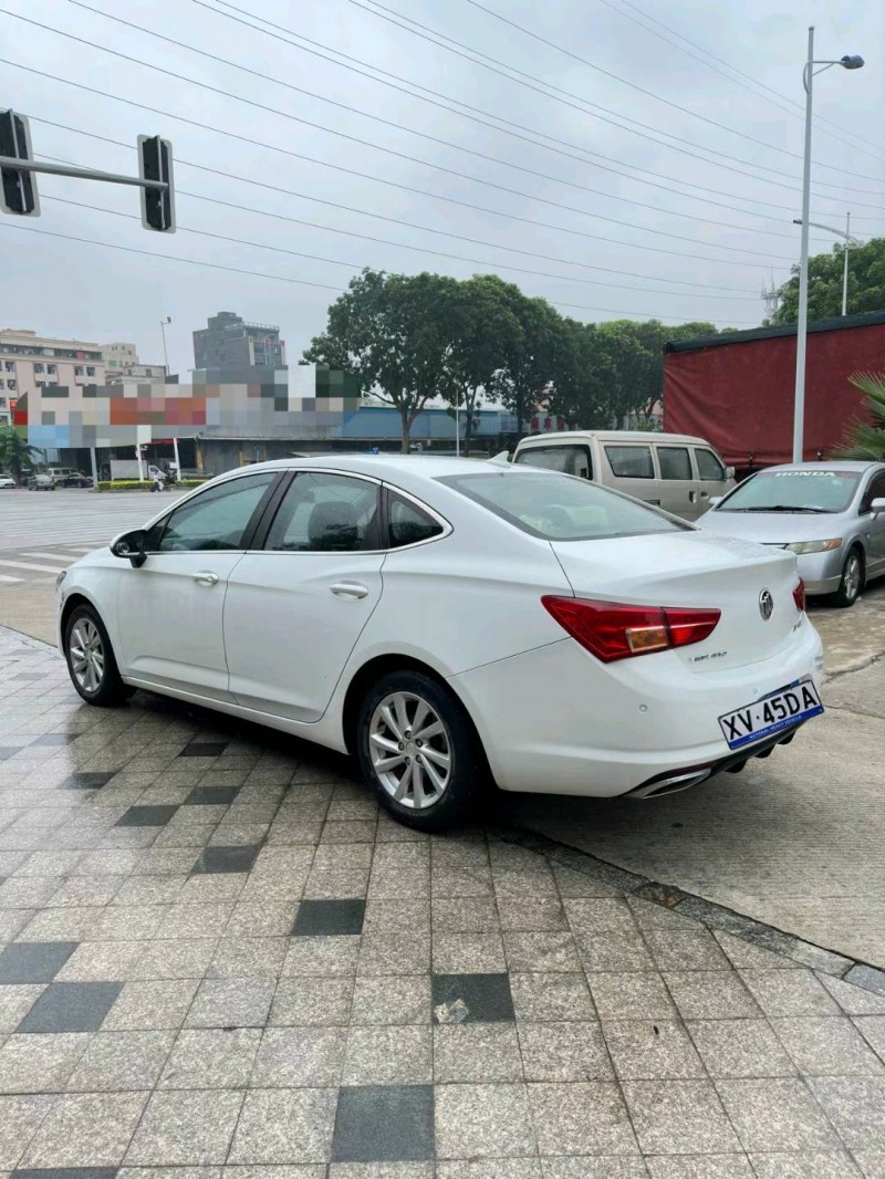 东莞17年别克威朗7