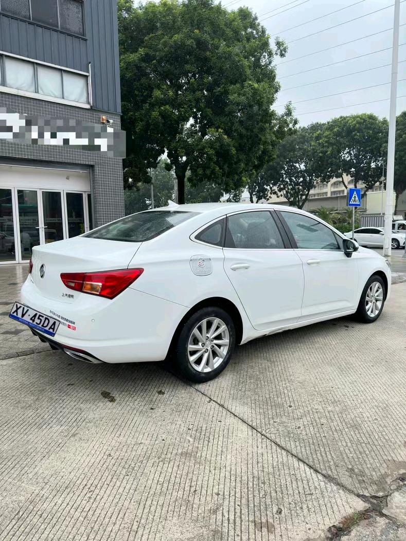 东莞17年别克威朗8