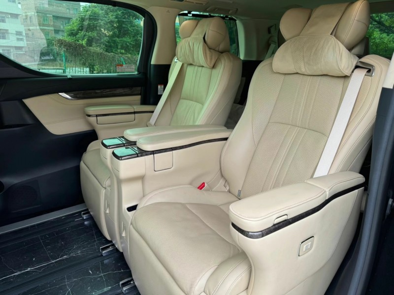 济宁21年丰田埃尔法7