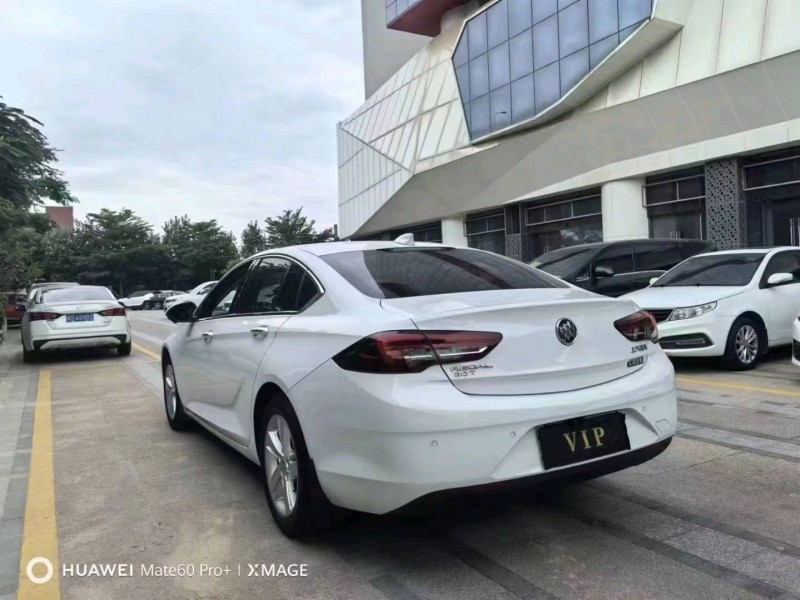 泉州18年別克君威8