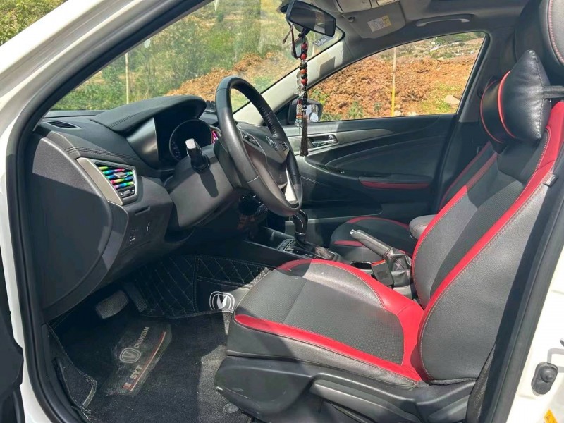 重庆17年长安汽车逸动8