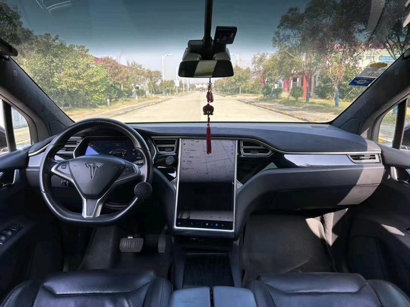 鹽城17年特斯拉MODEL X5