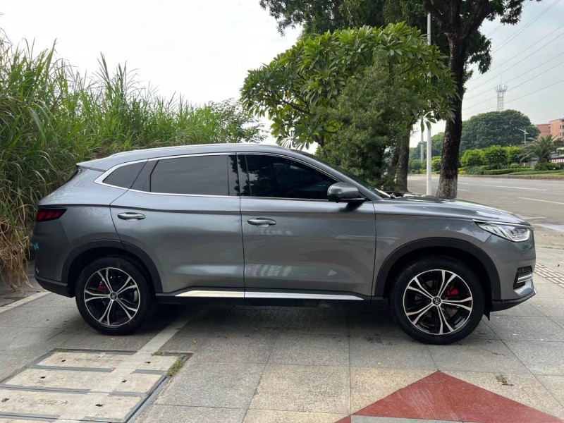 东莞22年比亚迪宋8